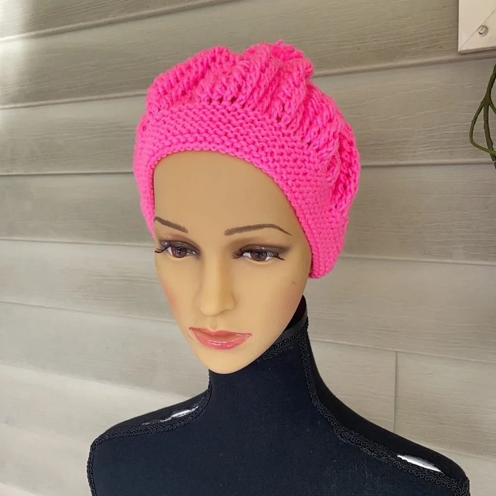 Handus Hand knit women’s Beanie %100 acrylic pink beanie